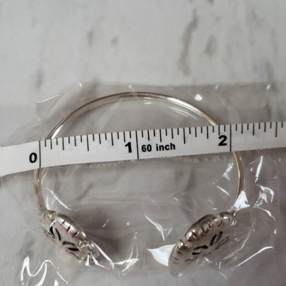 Sand dollar bracelet - Picture 3 of 3